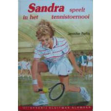 Sandra speelt in het tennistoernooi